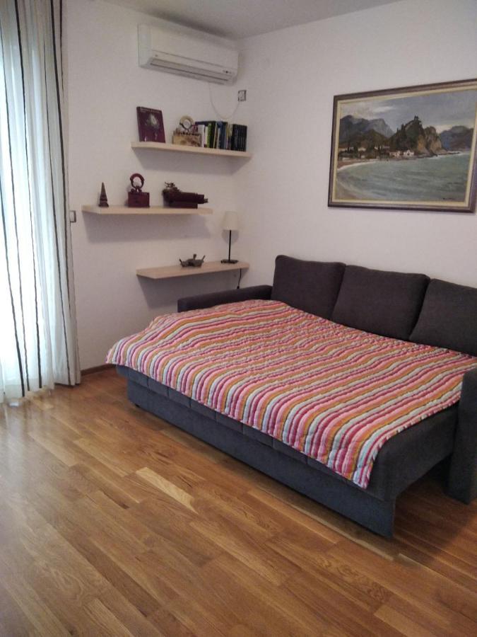 Apartmani Petrovac Na Moru Buitenkant foto