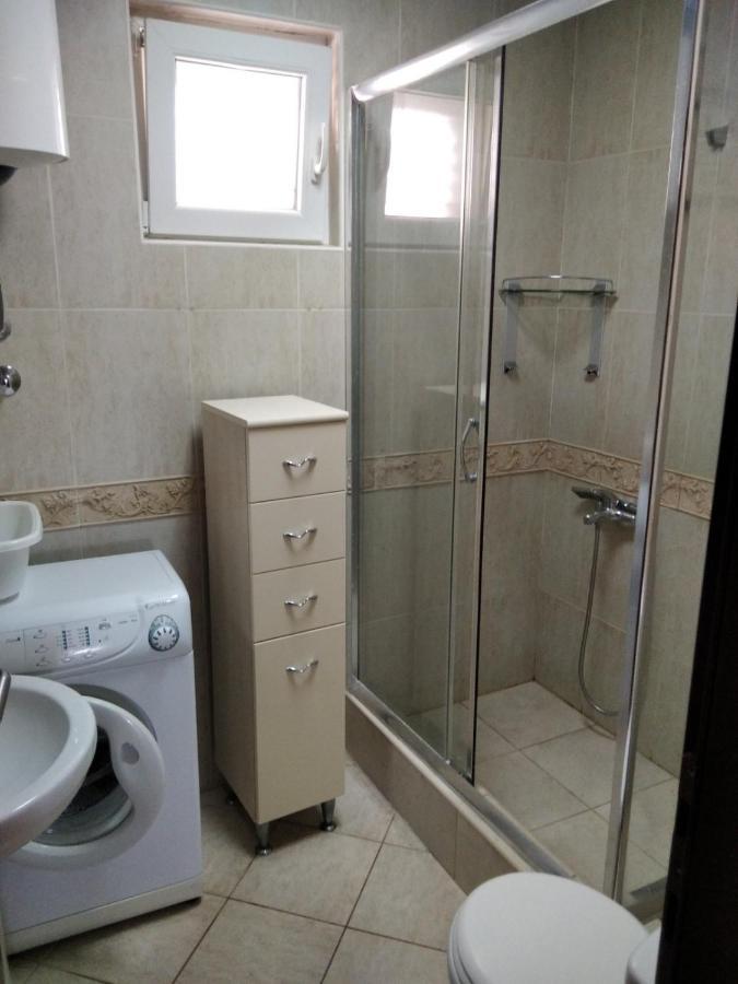 Apartmani Petrovac Na Moru Buitenkant foto